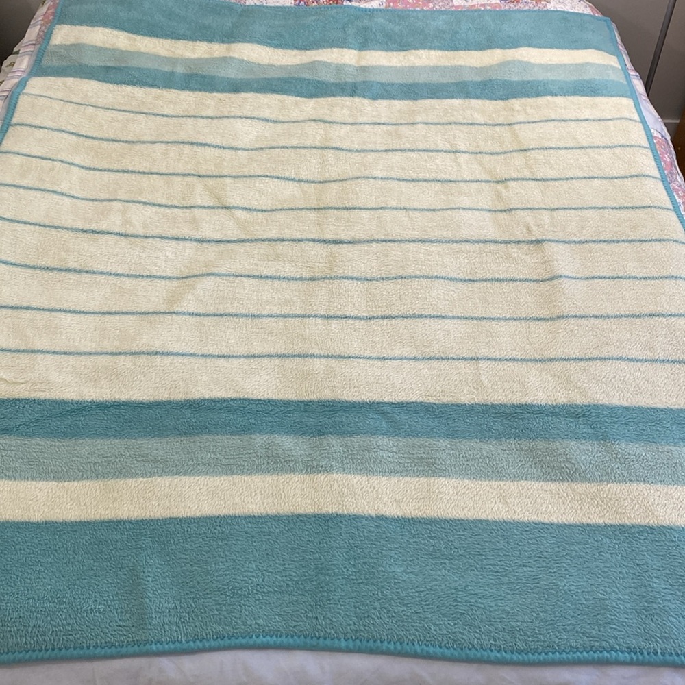 EATON Duck Egg Moderne Stripe Twin Acrylic Blanket Vintage